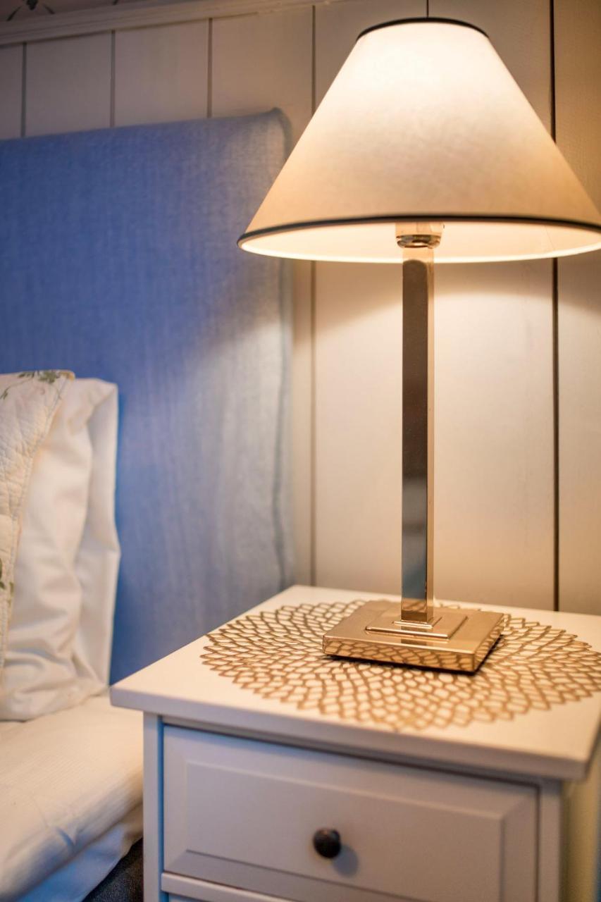 Tweepersoonskamer met 2 Aparte Bedden en Eigen Badkamer